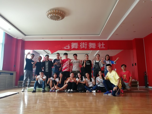 走进星启舞的feelstyle——园艺1601班举办完满班级嘻哈挑战赛