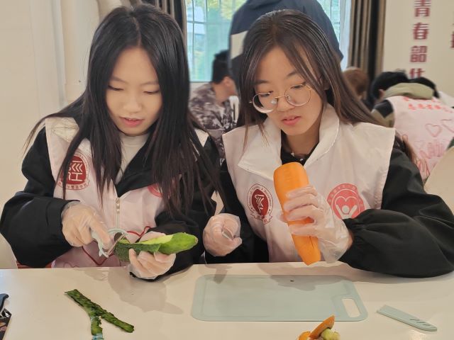 【完满团支部】献给不平凡的你们——经济与管理学院金融2203班寿司DIY主题完满团支部活动