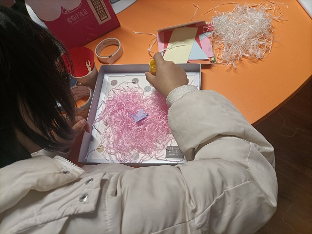 【感恩传承月】奇思妙想 灵巧创作——食品与环境学院筑梦支教服务队第100期常规活动