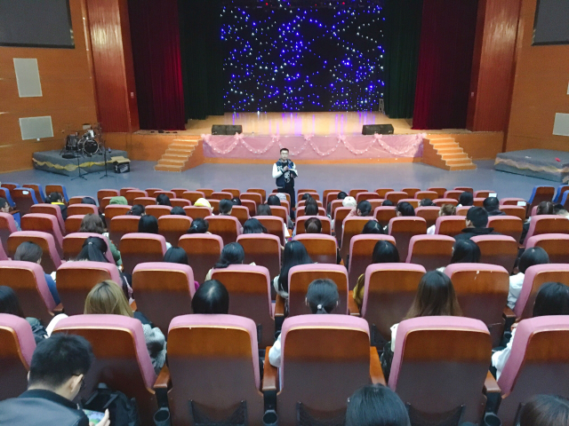 【辅导员说完满】微笑告别 愿安好中追寻星辰大海——经济与管理学院毕业生安全离校主题年级会