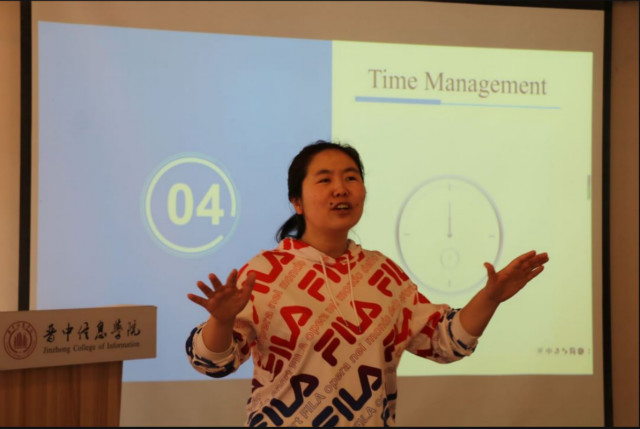 青年读书正当时 商英学子展风采——商务英语学院大咖传记阅读分享计划之拥书百城