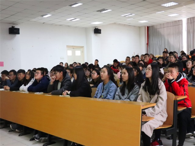 思想能力凝力量 引领骨干共成长——经济与管理学院举办干部培训第六期第三讲