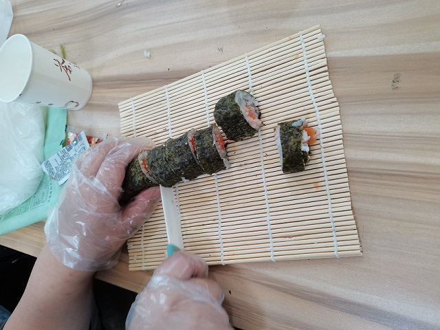 【完满团支部】巧手做青团 清明共沐春——食品与环境学院动医2101班完满团支部活动