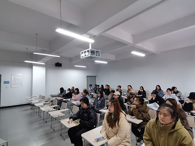 【完满班级】忆峥嵘岁月 传红色精神——艺术传媒学院视觉传达设计2002班“献青春 凝奋进”观影活动