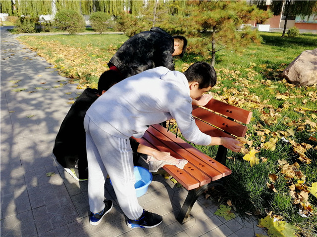 【完满班级】早起的太阳 打扰了菊梅花的梦 ——机电工程系电气1701班举办“上善若水 以德服人”完满班级活动