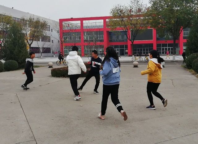 【完满班级】校园“Running man”——食品与环境学院园林1702班撕名牌比拼