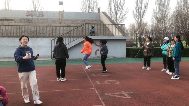 【完满班级】 舞动少年青春 展示自我激情——外国语言文学系英语2003班、英语2007班完满班级活动