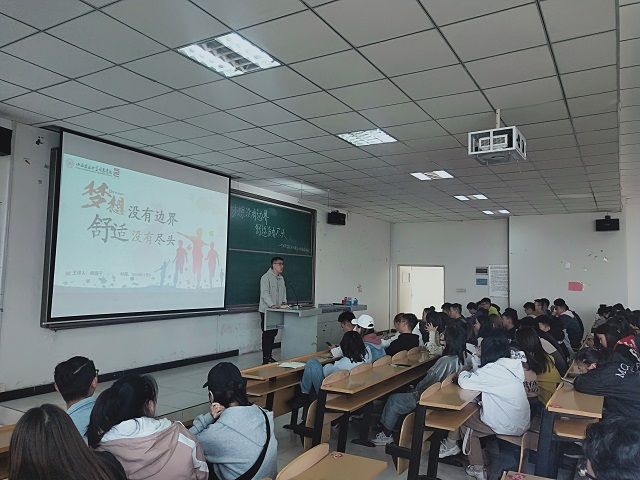 【辅导员说完满】梦想没有边界 舒适没有尽头——18级环设大家庭“辅导员说完满”