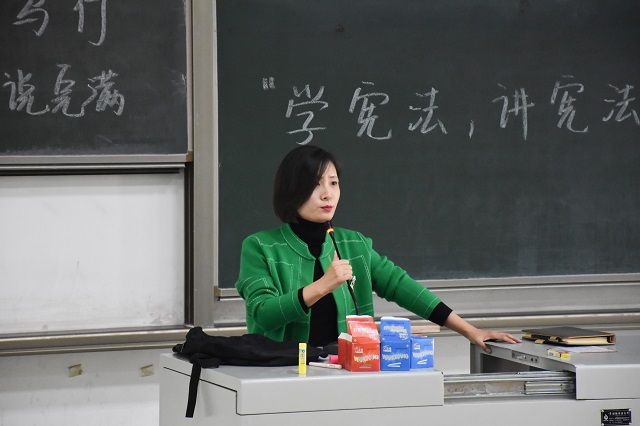 【辅导员说完满】疫情防控下的大学生校园安全教育——食品与环境学院开展2021级主题年级会