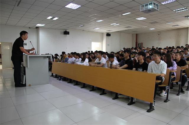 【辅导员说完满】三人行 则必有我师焉——艺术传媒学院2017级环设专业辅导员说完满