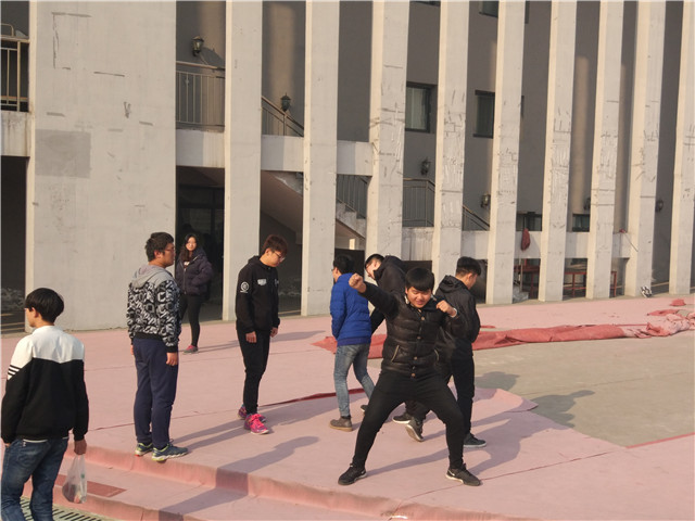 【完满班级】爱心公益 随我前行—机电工程系机制1603班举办完满班级活动