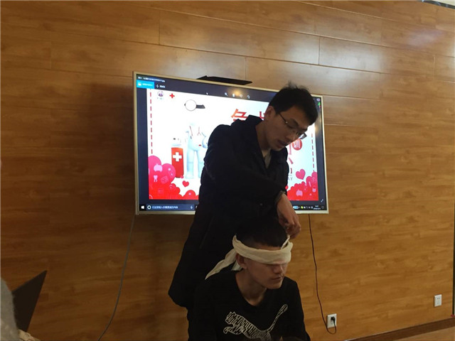 【社团快讯】知识暖人心 冬日暖阳情——大学生红十字会开展急救知识培训活动