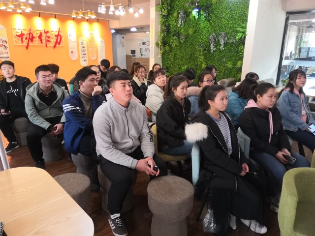 【完满班级】心系雷锋三月天 春暖花开学子情——经济与管理学院三月完满班级活动纪实（三）