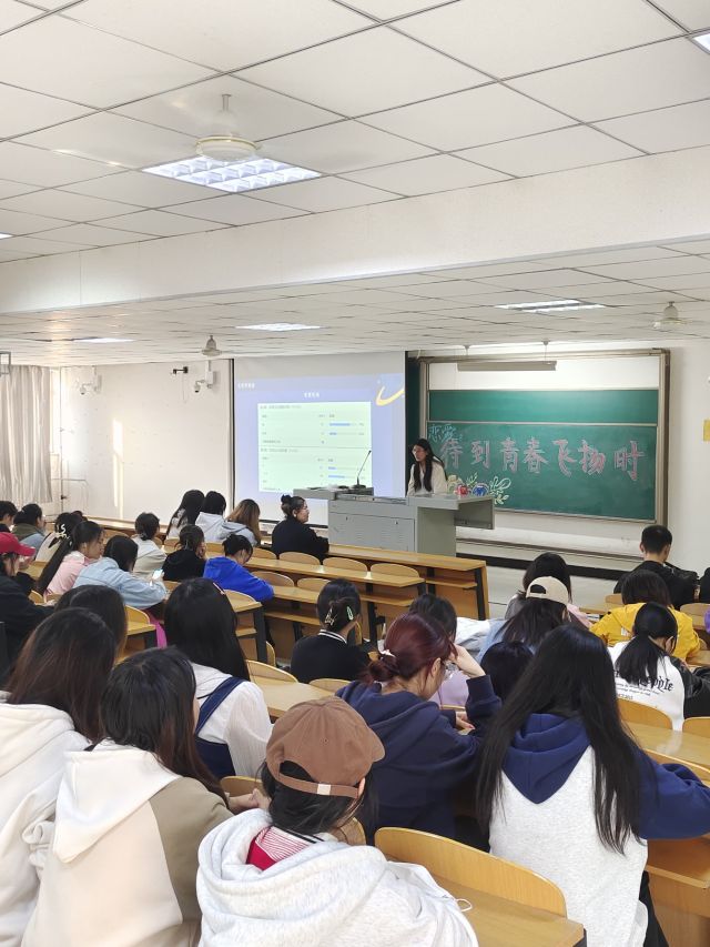 聚焦学生发展 成就更好自己——经济与管理学院十月辅导员说完满合集