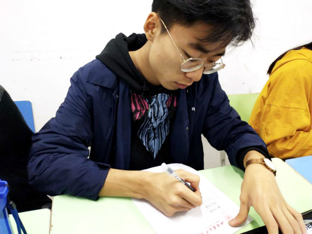 【完满班级】致信未来 展望梦想彼岸——艺术传媒学院2018级视觉1804班致未来的一封信