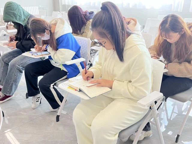 四月 让心灵和身体在路上——经济与管理学院四月完满团支部纪实(二)