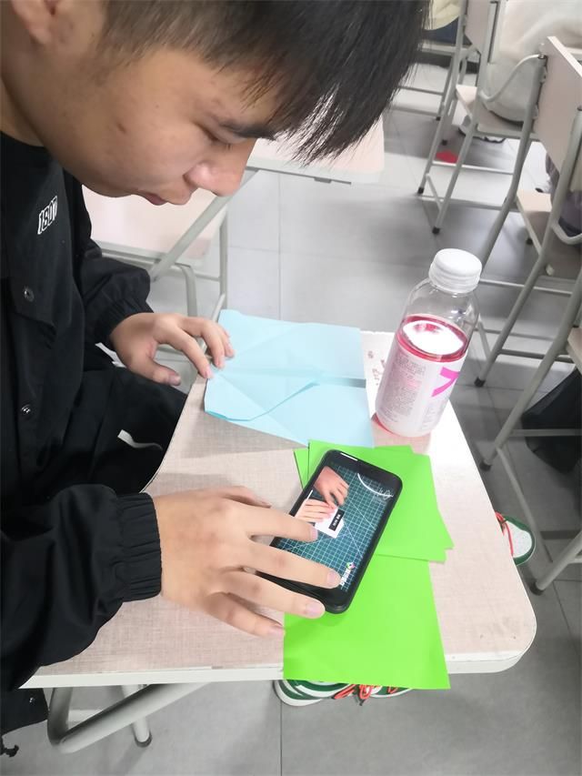 【完满班级】趣味无限 激发思维跳跃——艺术传媒学院2018级视觉1804班“纸之魂”创意折纸手工 交流分享会活动