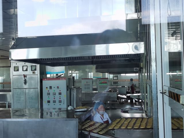 饼承百年韵 香传天下情——金笺淡墨专项志愿服务队