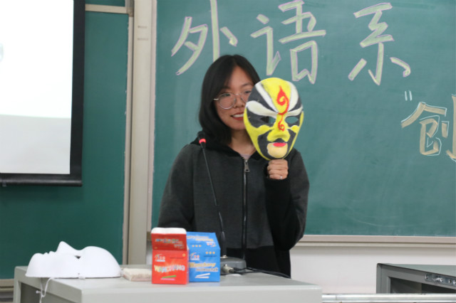 传承经典 走进国粹——外国语言文学系“创意脸谱”DIY大赛