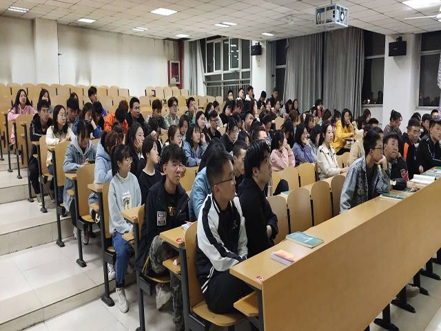 “责任负责与青春活力的碰撞”——2020级新生教育活动