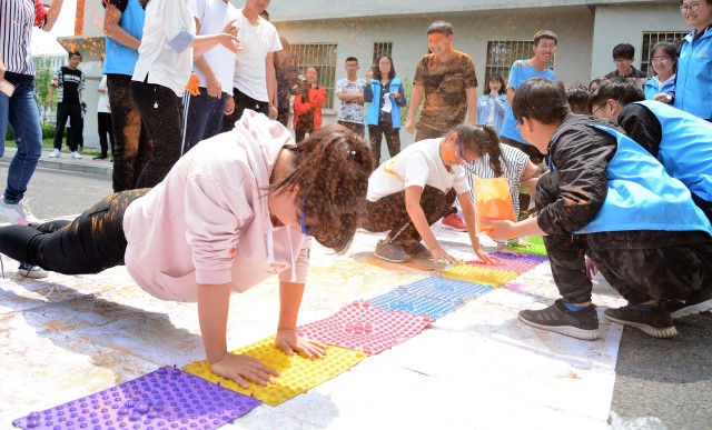 “Colour Run ”开启你的彩色梦想——大数据学院 信息工程学院举办第三届“要你出彩”炫酷彩色跑