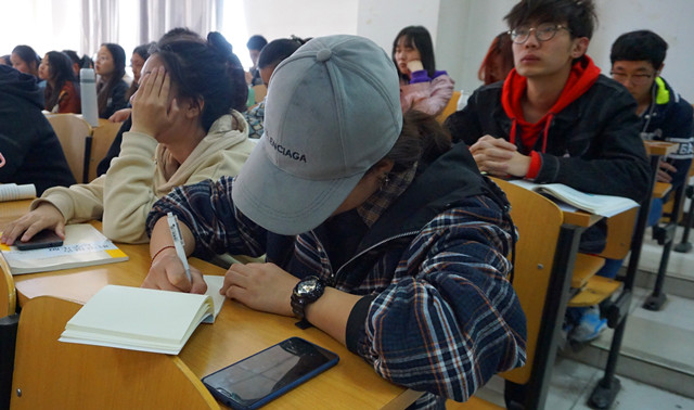 【辅导员说完满】2019地球一小时 约你一起“与自然共生”——大数据学院、信息工程学院开展辅导员说完满活动