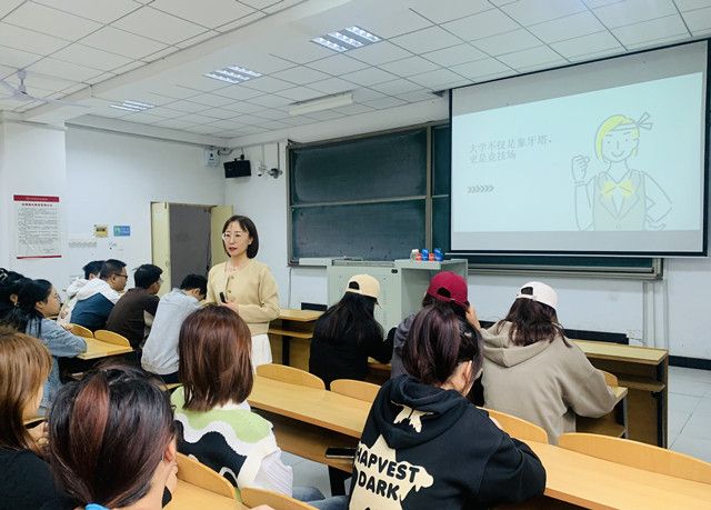 再度起航!淬炼·国际商学院辅导员说完满九月风采展示