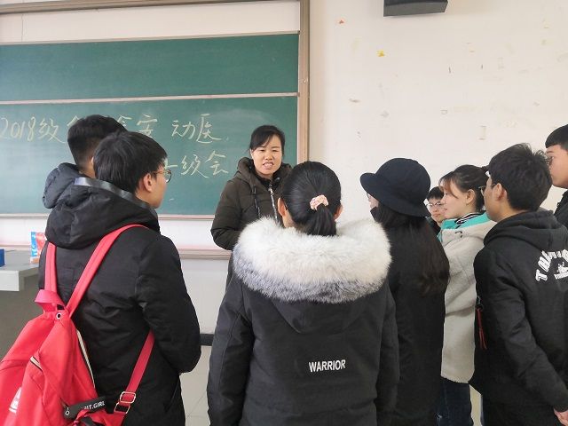 【辅导员说完满】学无止境 勇攀高峰——食品与环境学院2018级年级会