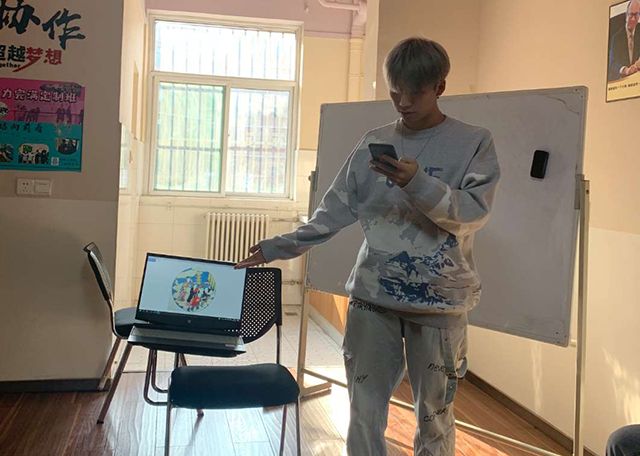 【完满班级】敬老从心开始 爱老从我做起——艺术传媒学院产品设计1801班举办“弘扬传统美德 激发尊老爱幼情感”之重阳节观影完满班级活动