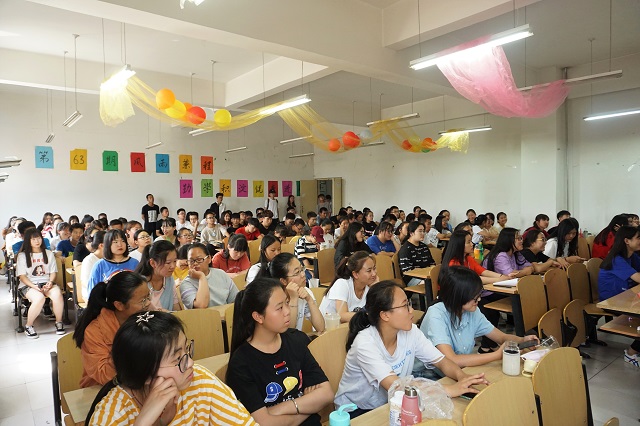 学长计划第524期:梦萦清宵趟泥泞 锦衣终归赴远行——食品与环境学院“学长计划·百花讲堂”第63期
