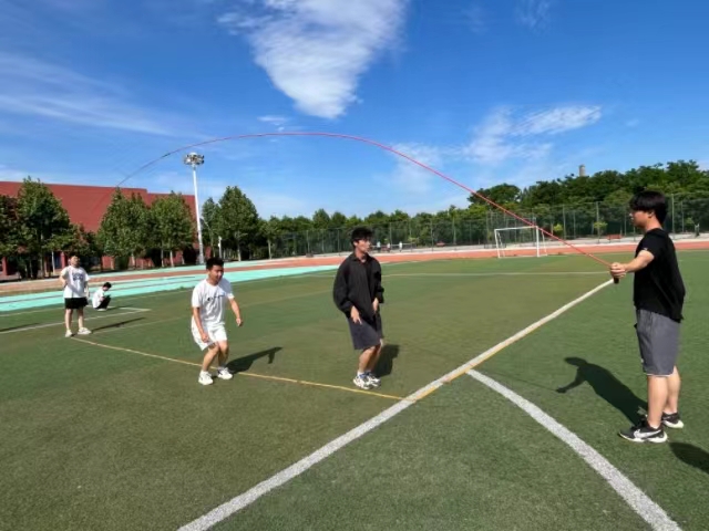 趣味跳跃 绳绳接力——淬炼·国际商学院班级团体跳绳比赛