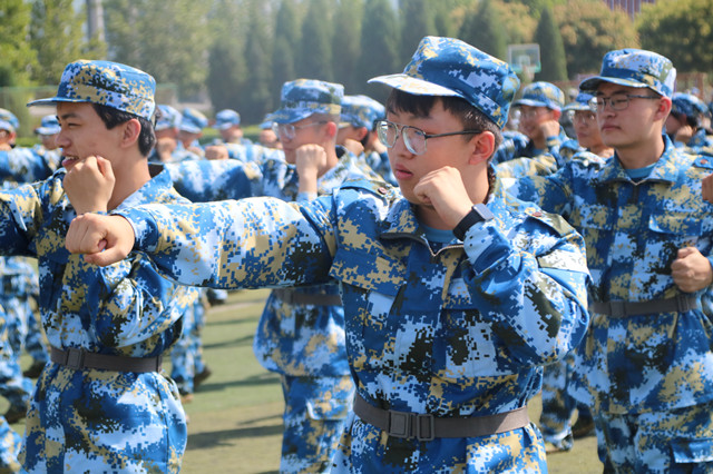 流血流汗不流泪 坚持不懈——21级智院学子军训纪实