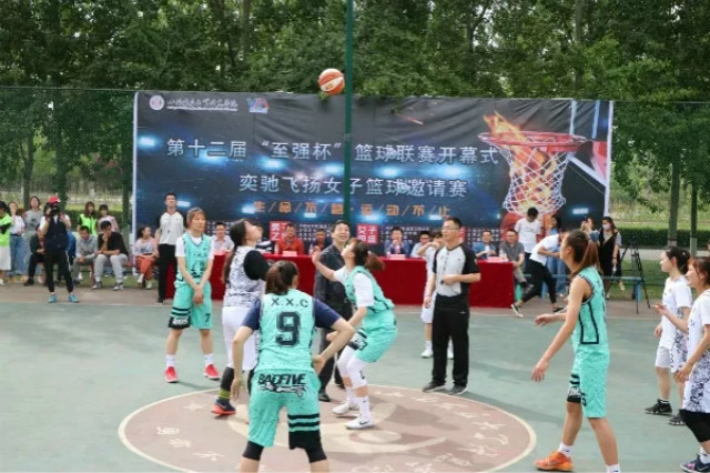 闪光的信院第240期:篮球场下 聆听她们的热爱与坚守