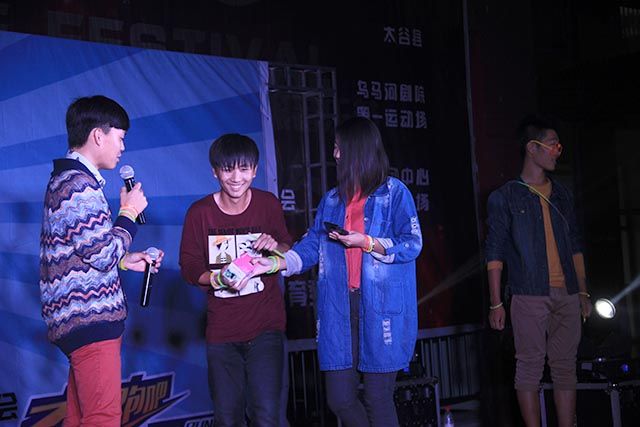 远景学院第二届荧光夜跑活动华丽落幕