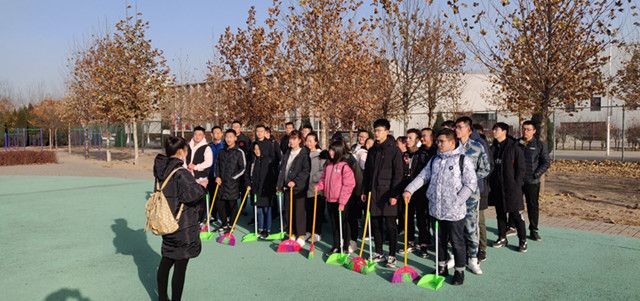 【完满班级】赠一方干净 赢一片掌声──食品与环境学院食安1803班“秋风”扫落叶完满班级活动