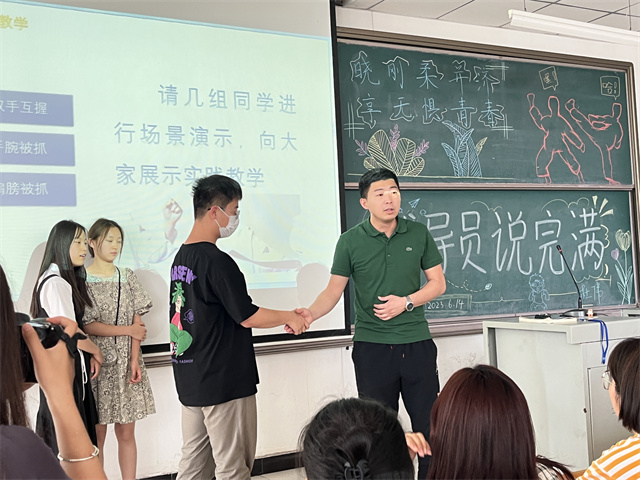 【辅导员说完满】晓刚柔并济 享无惧青春——淬炼·国际商学院2022级辅导员说完满活动