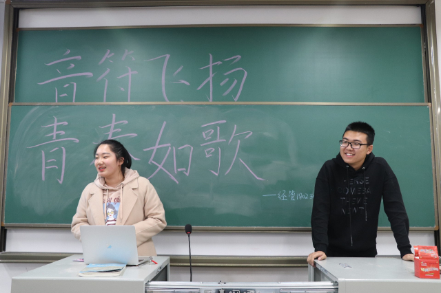 【完满班级】穿行迷雾 愿前路灯塔永不熄灭——经济与管理学院十一月完满班级活动纪实(八)