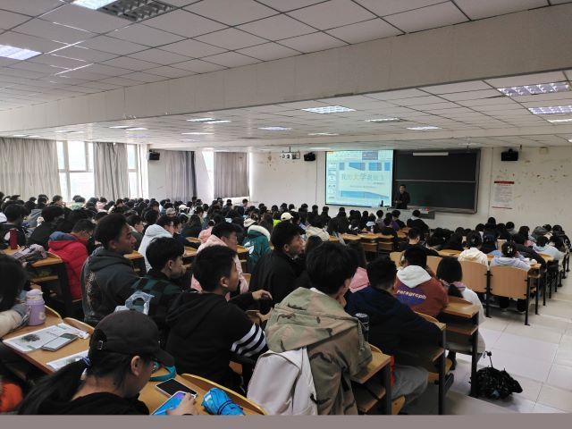 【辅导员说完满】遇见大学是为了成为更好的自己——艺术传媒学院环境设计21级、数字媒体艺术2101班辅导员说完满专项活动