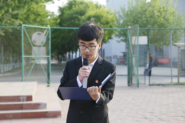 闪光的信院第252期:一个奔跑在志愿之路上光芒万丈的少年