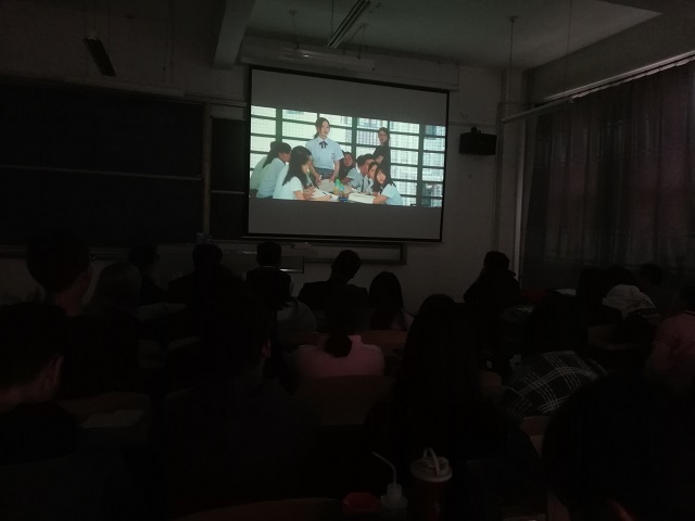 【完满班级】抒一纸华丽影评 谱写青春韶华——食品与环境学院动医1801班举办完满活动