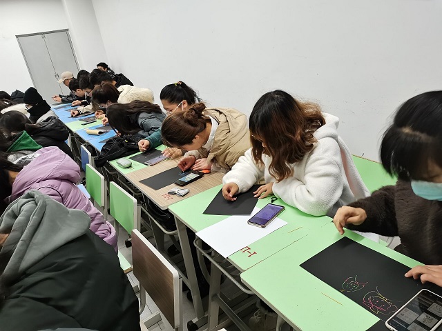 【完满班级】奇思妙想 趣味涂鸦——食品与环境学院园林2002班完满班级活动