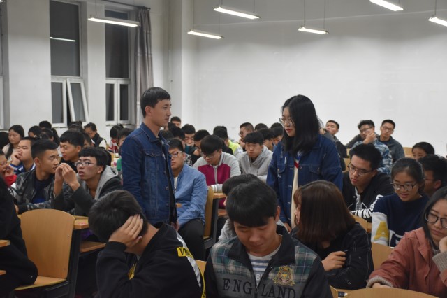 【辅导员说完满】大学校园——当青春遇上爱情