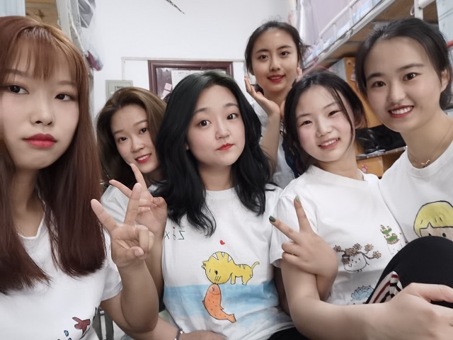 【毕业季】用画笔记录盛夏时光 给青春绘下彩色音符