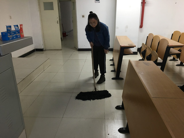 【完满班级】还校园一片美景  寄寒冬一颗爱心——外国语言文学系11月完满班级活动