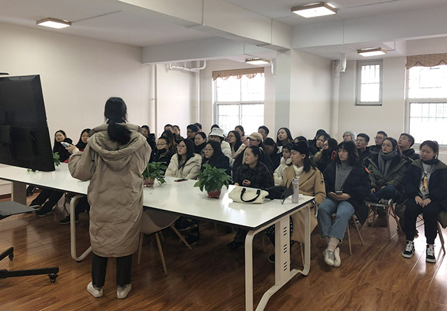 【完满班级】伸出温暖的手 感动冷漠的心——艺术传媒学院视觉(专升本)1805班行动起来 向“零”艾滋迈进完满班级公益活动