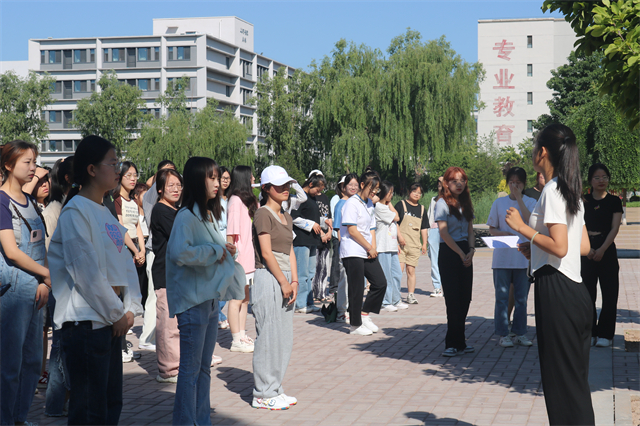 无乐不作 “Fun”肆一夏——商务英语学院【涅槃蝶变】凝“青”聚力 “青”彩飞扬