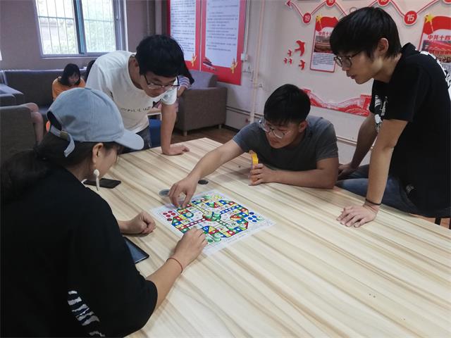 【完满班级】调整生活节奏 玩转花样桌游——数字1802班完满班级活动