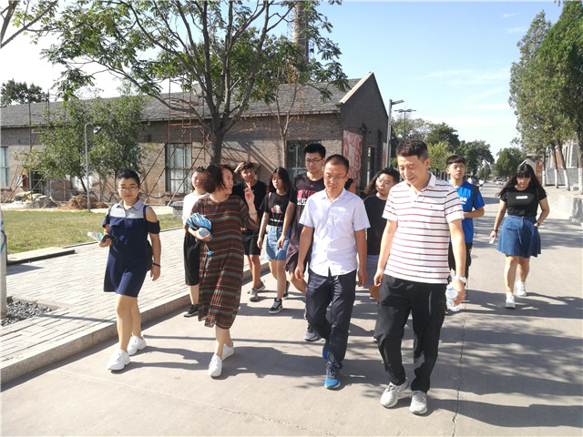 我校远景学院学生志愿者助力平遥国际摄影展前期筹备工作