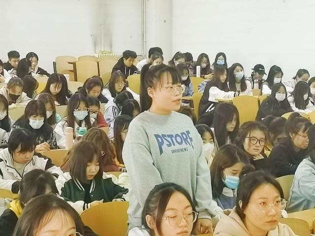 【辅导员说完满】万里归途 祖国带你回家 ——经济与管理学院2020级主题年级会