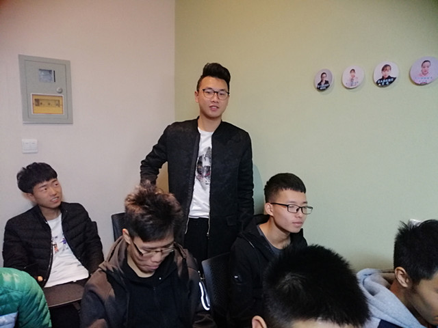 欢聚一堂 畅想未来——物联1801班举办主题班会